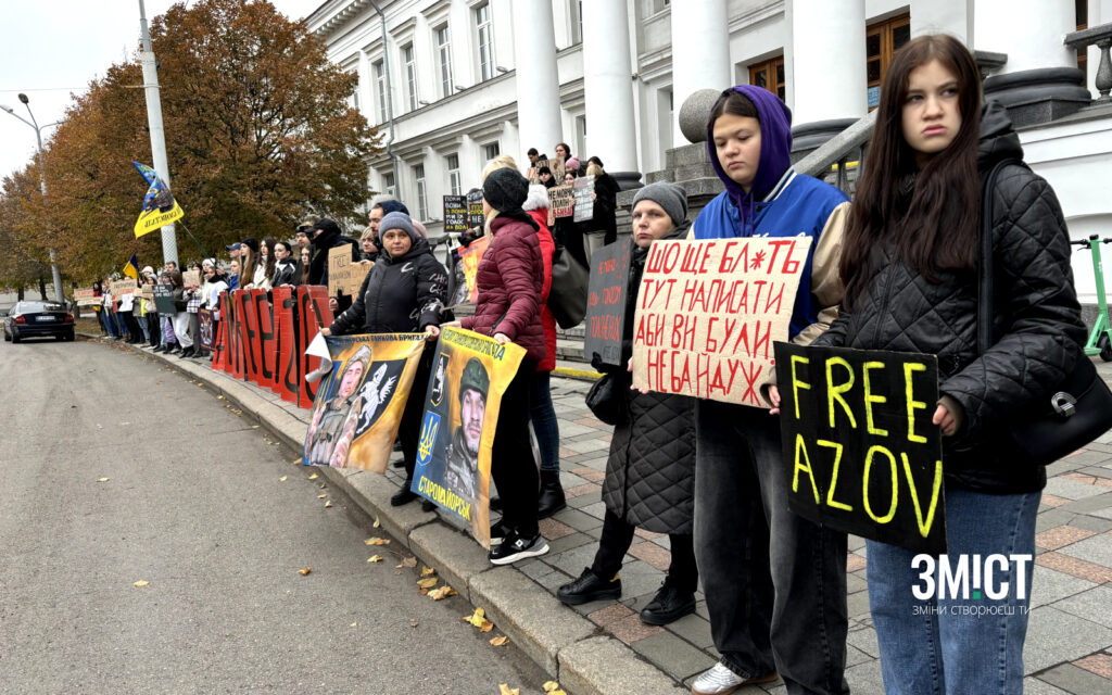 Free Azov – один із основних закликів учасників акцій