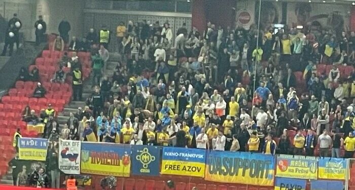 Сербия пожаловалась в УЕФА на фанатский сектор Украины и Албании