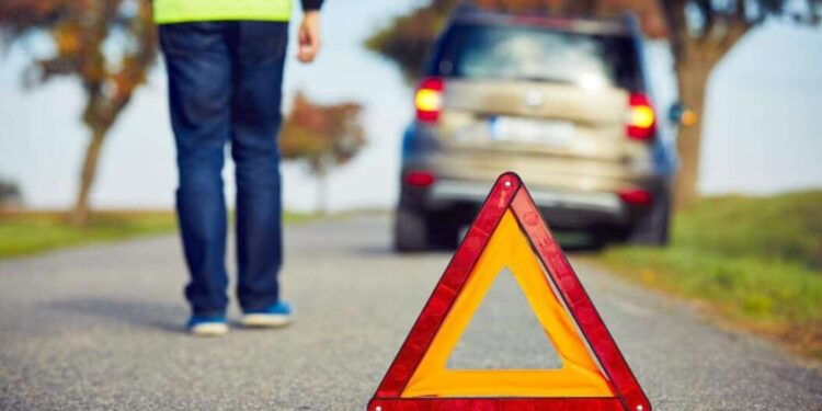 Штрафи для водіїв: нові ПДР забороняють зупинки на автомагістралях в Україні |  |