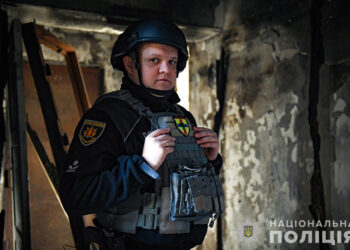 Станіслав Царегородцев працює слідчим в Оріхові в Запорізькій області – малює портрети зловмисників, яких розшукують | Новости Запорожья