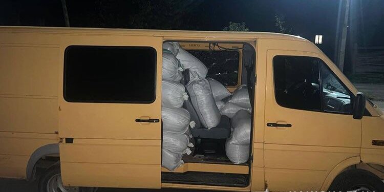 Тонну тютюну вилучили поліцейські у мешканця Вінниччини