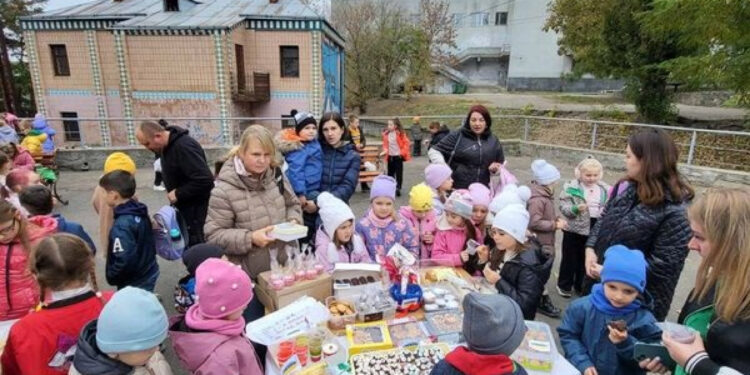 У бердичівському ліцеї провели ярмарок: зібрано понад 100 тисяч гривень для ЗСУ | Журнал Житомира