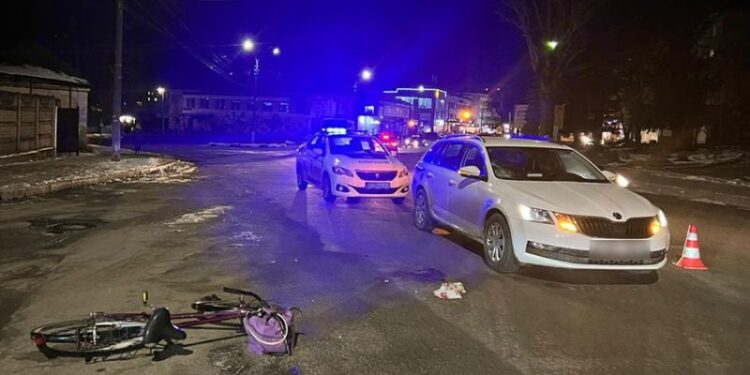 У Шепетівці внаслідок зіткнення з автівкою травмувався велосипедист —Хмельнитчина