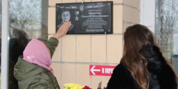 У Тальному відкрили меморіальну дошку загиблому лейтенанту