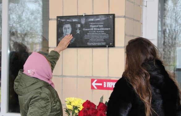 У Тальному відкрили меморіальну дошку загиблому лейтенанту