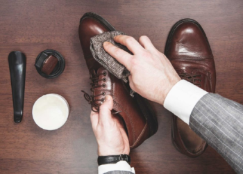 У Запоріжжі відбувся майстер-клас із догляду за взуттям – які поради давали відвідувачам | Новости Запорожья