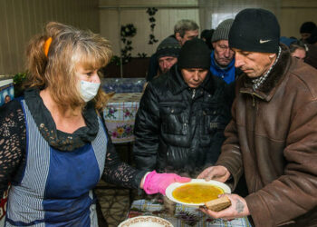 У Запоріжжі відкрилися пункти харчування для вразливих категорій – де їх знайти | Новости Запорожья