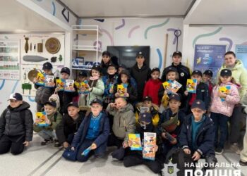 Урок про безпеку у мобільному класі: поліцейські разом із рятувальниками завітали до ліцеїстів Миколаєва » Миколаївський Оглядач