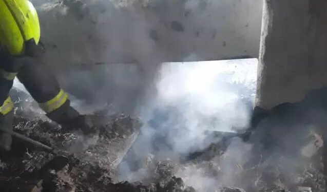 В Івано-Франківській громаді ліквідували пожежу перекриття між першим та мансардним поверхами житлового будинку (ФОТОФАКТ)