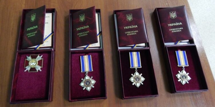 В Улашанівській та Нетішинській громаді родинам загиблих воїнів вручили посмертні нагороди —Хмельнитчина