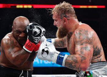 Вдвое меньше для легенды: названы гонорары Тайсона и Пола за бой – Спорт ):Бокс