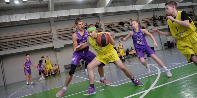 Відбулись стартові матчі чемпіонату України ВЮБЛ серед юнаків 2010 року – Федерація баскетболу України