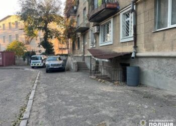 Відібрав сумку у під’їзді будинку – у Миколаєві поліцейські повідомили про підозру чоловіку за пограбування літньої жінки » Миколаївський Оглядач