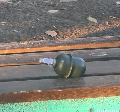 Виявлена на лавці граната є муляжем та не несе загрози – у Миколаєві поліція встановлює власника макета » Миколаївський Оглядач