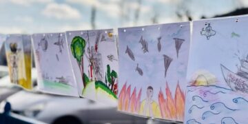 Війна очима дітей: у центрі Золотоноші розвісили 1000 малюнків школярів