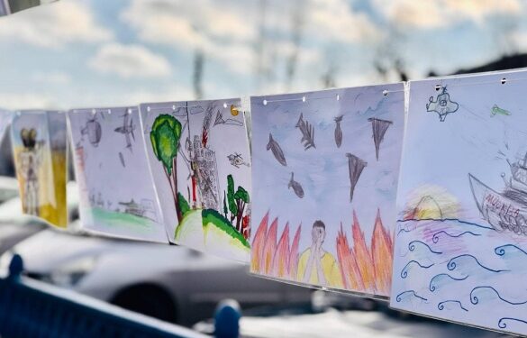 Війна очима дітей: у центрі Золотоноші розвісили 1000 малюнків школярів
