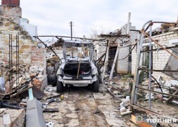 Загинули та постраждали цивільні, у тому числі травмувались діти: у Миколаєві поліцейські фіксують наслідки ворожої атаки » Миколаївський Оглядач