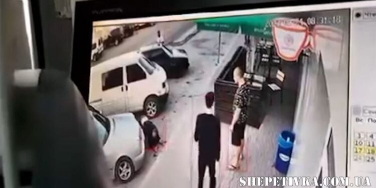 Засуджено чоловіка, який побив перехожого за зауваження вимкнути російський шансон —Хмельнитчина