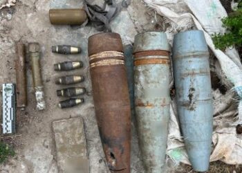 Збирав озброєння із колишніх ворожих позицій: поліцейські затримали мешканця Снігурівської громади за підозрою у незаконному зберіганні вибухонебезпечних предметів » Миколаївський Оглядач