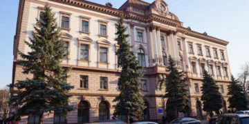 Звільнився за власним бажанням. В ІФНМУ провели службову перевірку щодо викладача, який вів пари російською