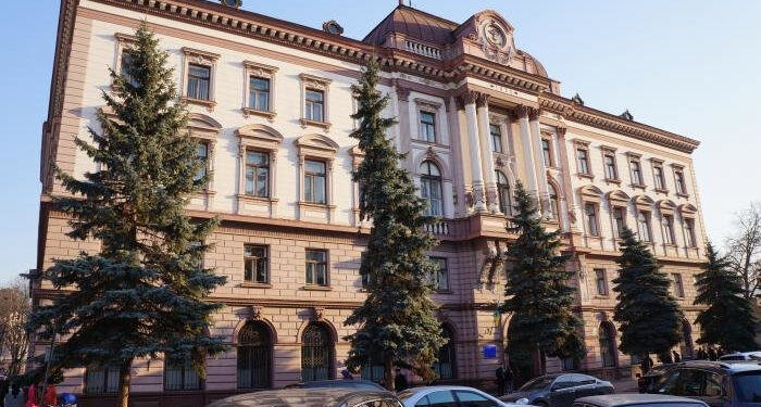 Звільнився за власним бажанням. В ІФНМУ провели службову перевірку щодо викладача, який вів пари російською