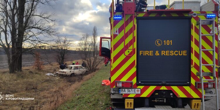 У Кіровоградській області перекинувся автомобіль ВАЗ. Загинула жінка