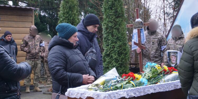 З військовим, який підірвався на російській міні, попрощались у Кіровоградській області