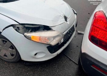22-річний водій Renault спричинив ДТП на Соборній у Кропивницькому – ФОТО