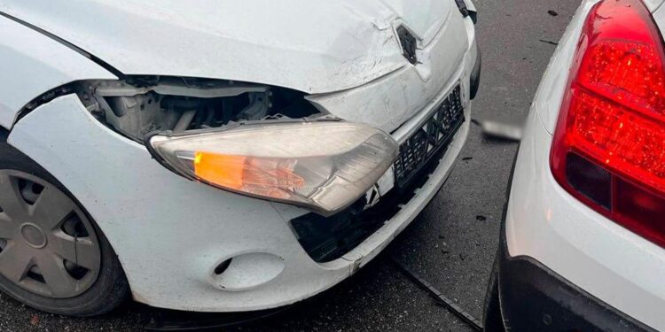 22-річний водій Renault спричинив ДТП на Соборній у Кропивницькому – ФОТО