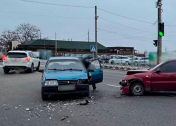 Daewoo Sens і ВАЗ зіткнулись у аварії в Кропивницькому