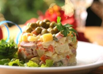 Житомирські волонтери приготували та відправили на фронт тонну салату олів’є – ЭКОНОМИКА