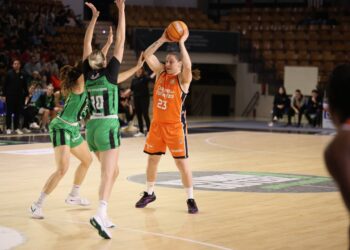 Аліна Ягупова набрала 6 очок в переможному матчі Валенсії в Іспанії – Федерація баскетболу України