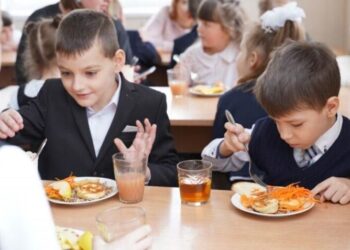 Безоплатне харчування для учнів 1–4 класів продовжать у 2025 році, – МОН – Экономика