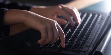 Черкащан попереджають про шахраїв, які розсилають фейкові повідомлення від імені податкової