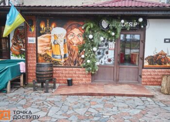 Як бізнес у Кропивницькому створює новорічний настрій, прикрашаючи місто – ФОТОРЕПОРТАЖ