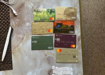 Фішинговий сайт під виглядом допомоги від держави: поліцейські викрили злочинну групу у заволодінні коштами громадян