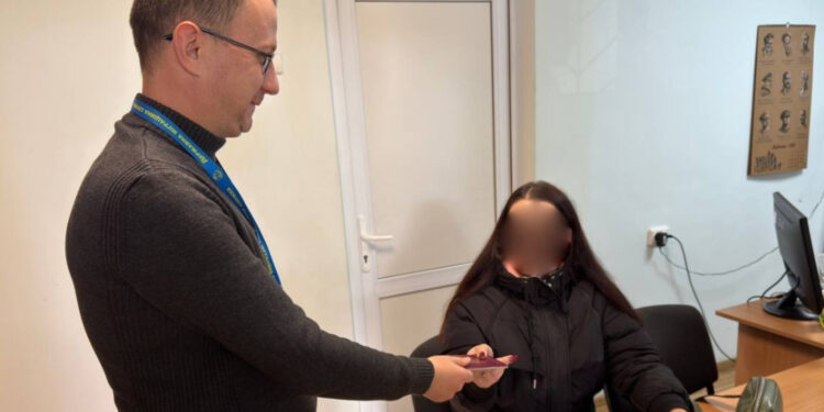 Гостинний візит: на Житомирщині міграційна служба повернула додому громадянку Молдови | Журнал Житомира