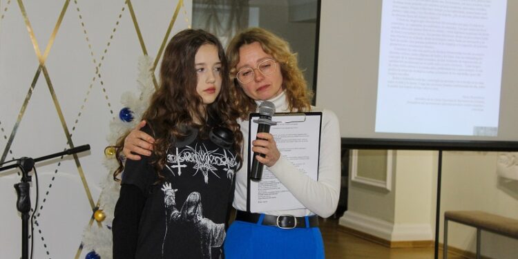 Книга-біль і книга-надія: рівненська режисерка презентувала збірку віршів, присвячену зниклому на війні сину