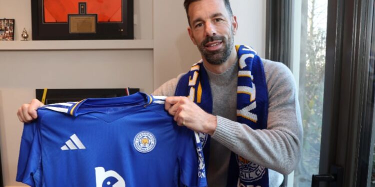 Легенда «Манчестер Юнайтед» Руд ван Нистелрой возглавил одну из команд АПЛ