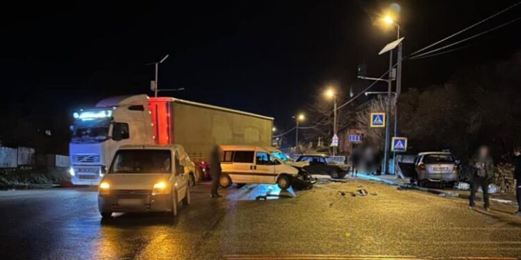 Масштабна ДТП – на Тернопільщині зіштовхнулися 5 авто 20.12