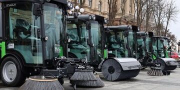 Миколаїв отримав підмітально-прибиральні машини » Миколаївський Оглядач