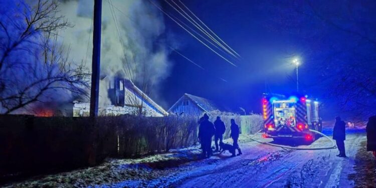 На Кременеччині сталася масштабна пожежа – згорів будинок | Терміново новини Тернополя