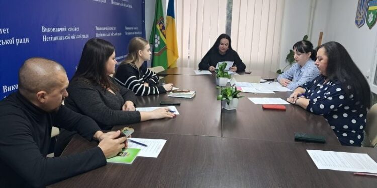 Паркування на газоні та “жарти” по телефону: за що штрафують у Нетішині —Хмельнитчина