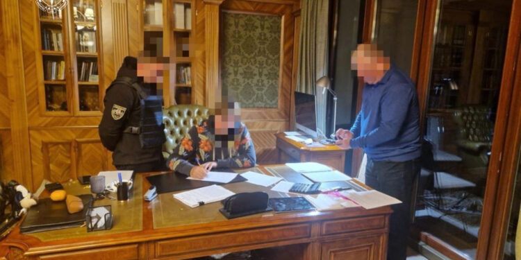 Підозрюють ексрадника з Міноборони та депутата: поліціянти викрили аферу на закупівлі військової форми для ЗСУ