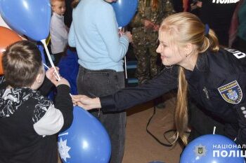 Подарунки та приємні емоції від кінологів та ювенальних інспекторів: миколаївські поліцейські завітали до вихованців спеціального закладу » Миколаївський Оглядач