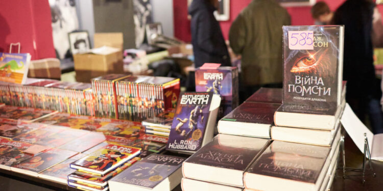 Придбати книги та поспілкуватись з авторами: в Івано-Франківську триває фестиваль “Слово” (ФОТО)