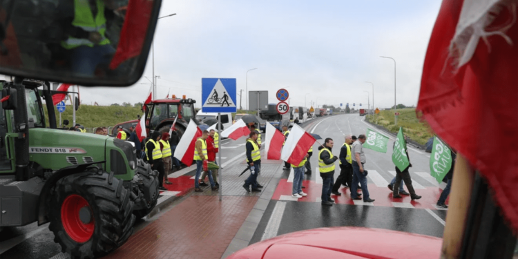 Протести польських фермерів: кордон з Україною можуть перекрити у грудні |  |