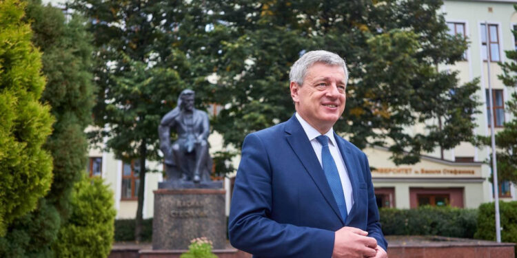 «Щоб молодь бачила себе в Україні», — ректор ПНУ Ігор Цепенда про університет під час війни, спеціальності майбутнього, мобілізацію та наукові школи