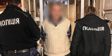 У Черкаському районі чоловік, який потрапив у ДТП, хотів попросити допомоги, а отримав удар ножем
