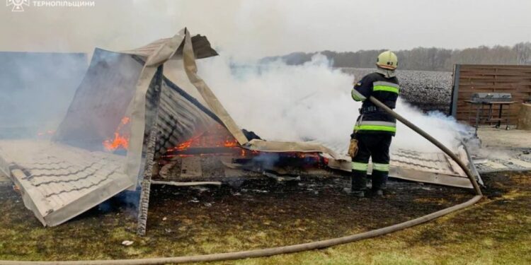 У громаді біля Тернополя за день двічі сталася пожежа. Фото